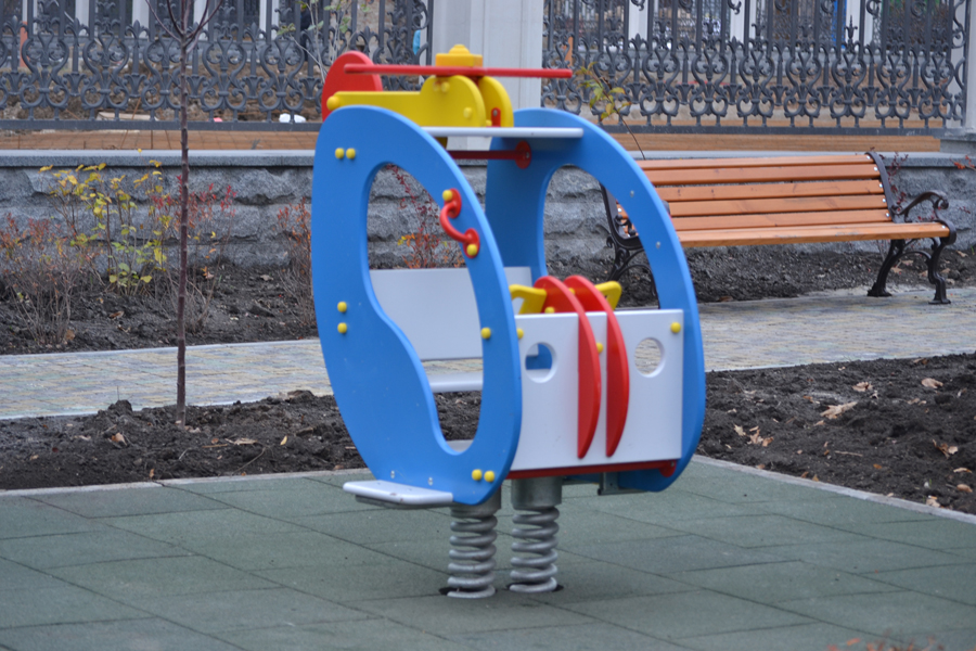 Детский городок при Богоявленском соборе Горловки
