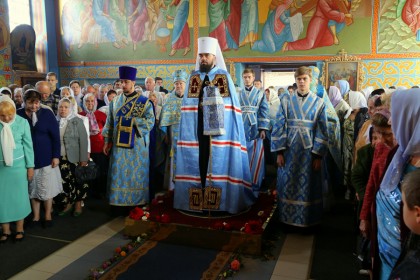 Архиерейское богослужение в храме Рождества Богородицы п. Новый Свет