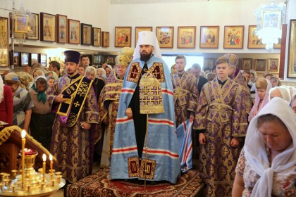 Престольный день в Крестовоздвиженском храме Горловки