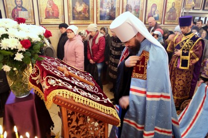 Архиерейское богослужение в Крестовоздвиженском храме Горловки